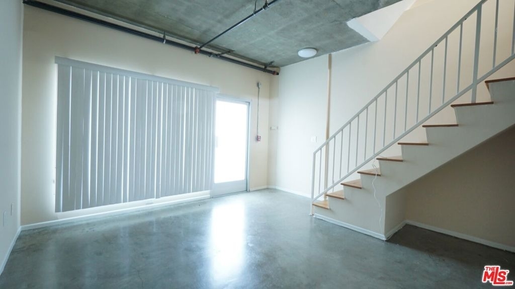 922 W 23rd Street - Photo 14