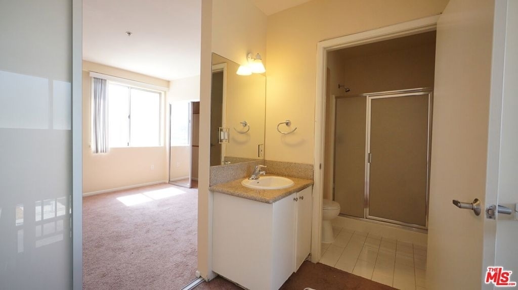 922 W 23rd Street - Photo 10