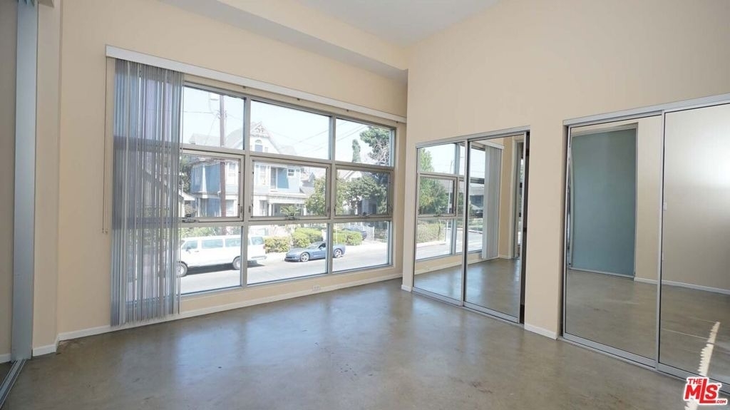922 W 23rd Street - Photo 9