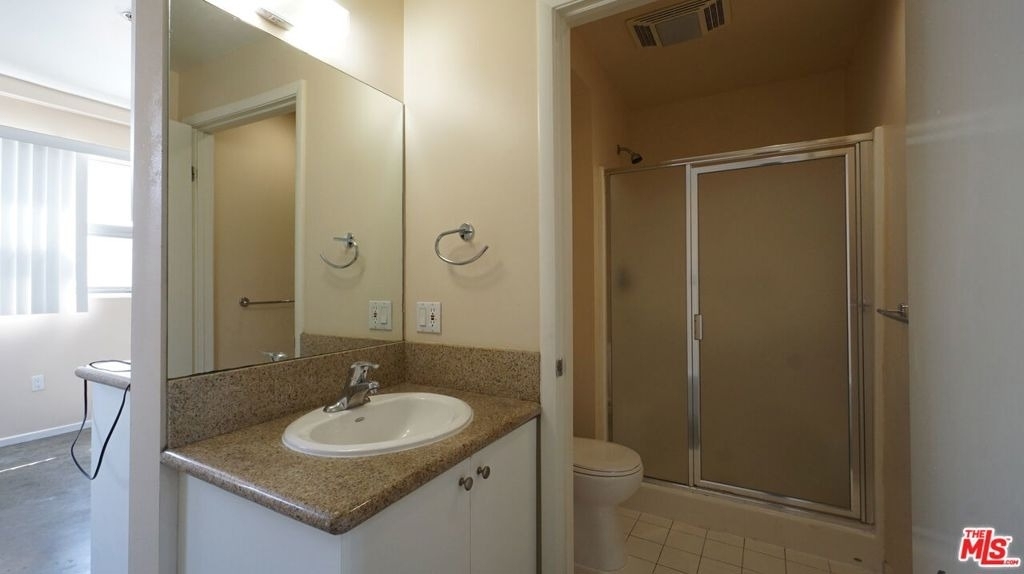 922 W 23rd Street - Photo 5