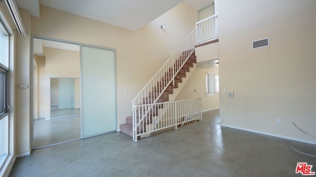 922 W 23rd Street - Photo 7