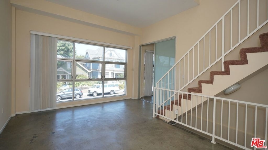 922 W 23rd Street - Photo 6