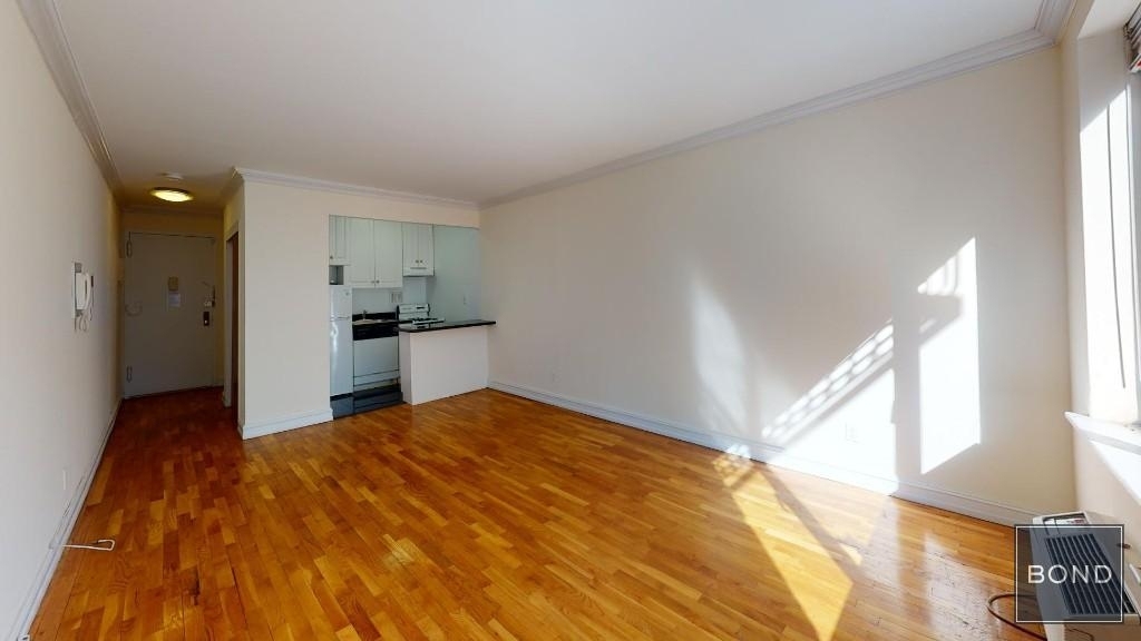 York Avenue - Photo 1