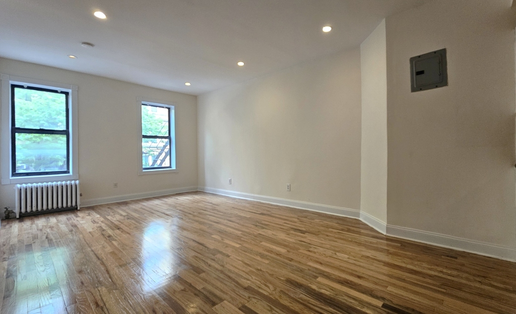 20 Magaw Place - Photo 0
