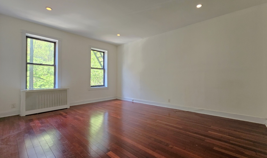20 Magaw Place - Photo 1