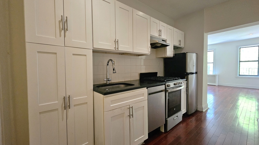 20 Magaw Place - Photo 2