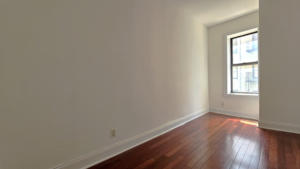 20 Magaw Place - Photo 4