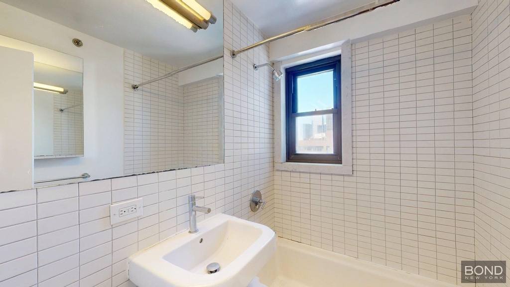 East 39th Street - Photo 5
