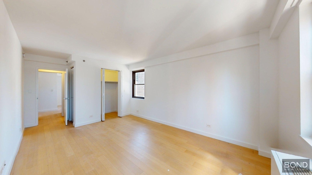 East 39th Street - Photo 2
