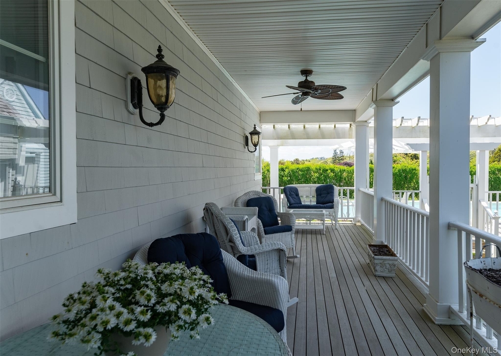 390 Old Montauk Highway - Photo 2