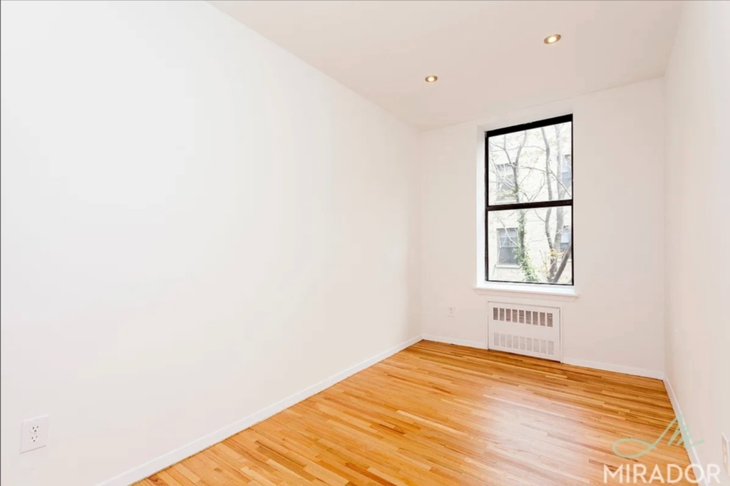 1558 York Avenue - Photo 1