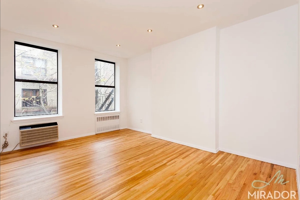 1558 York Avenue - Photo 0