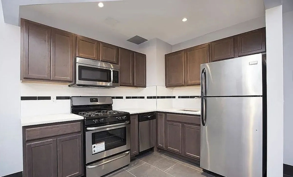 164 Attorney Street - Photo 1