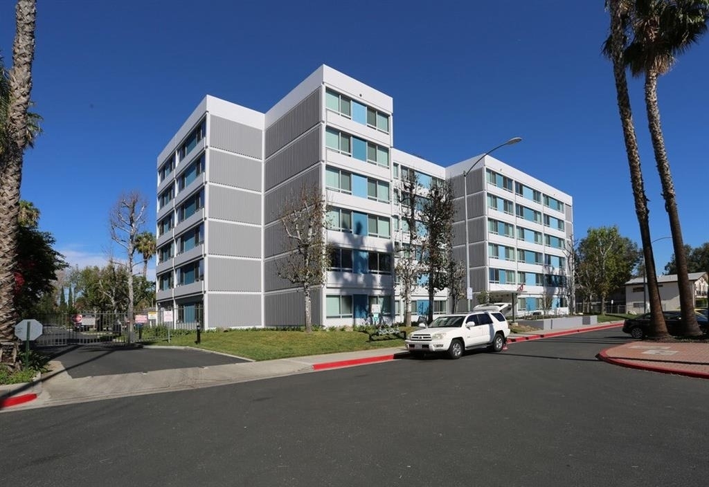 15211 Sherman Wy - Photo 1