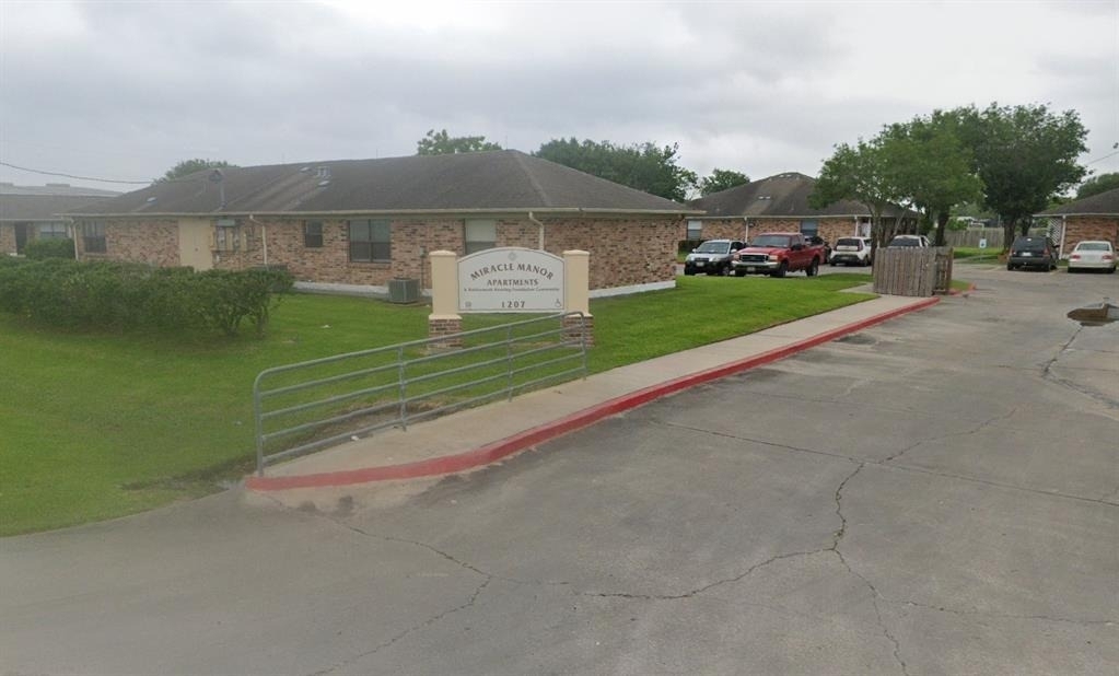 1207 Miracle Dr - Photo 7