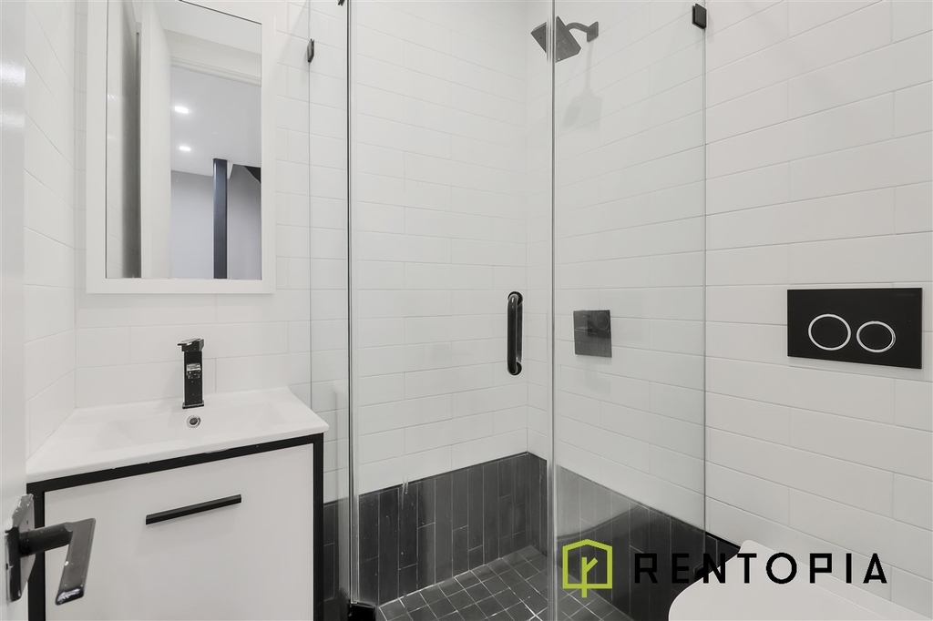 555 Grand Street - Photo 5