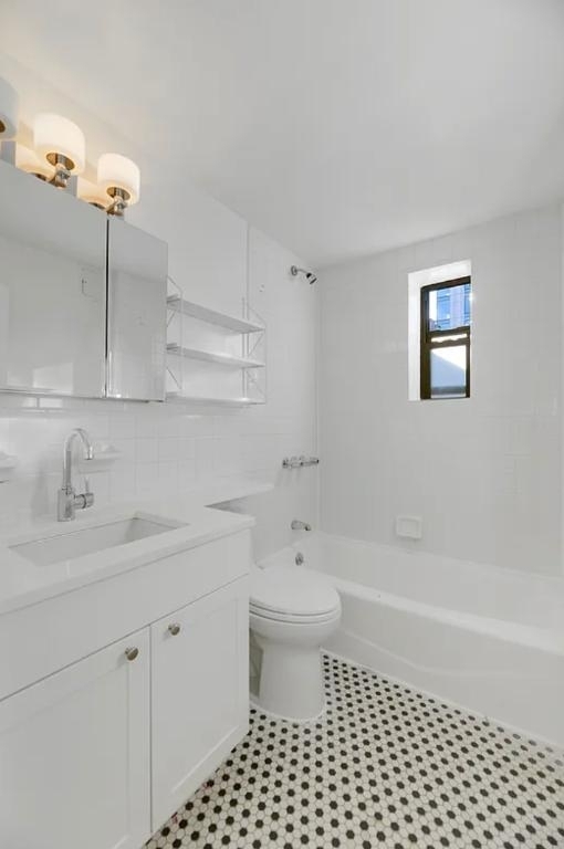 Madison Avenue - Photo 8