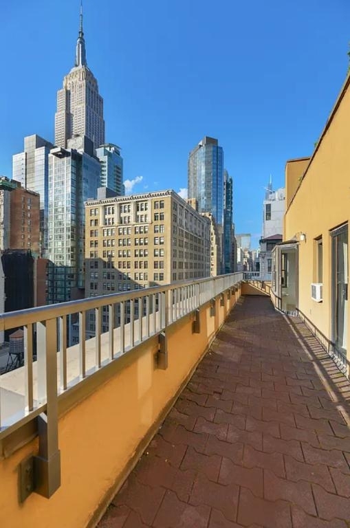 Madison Avenue - Photo 0