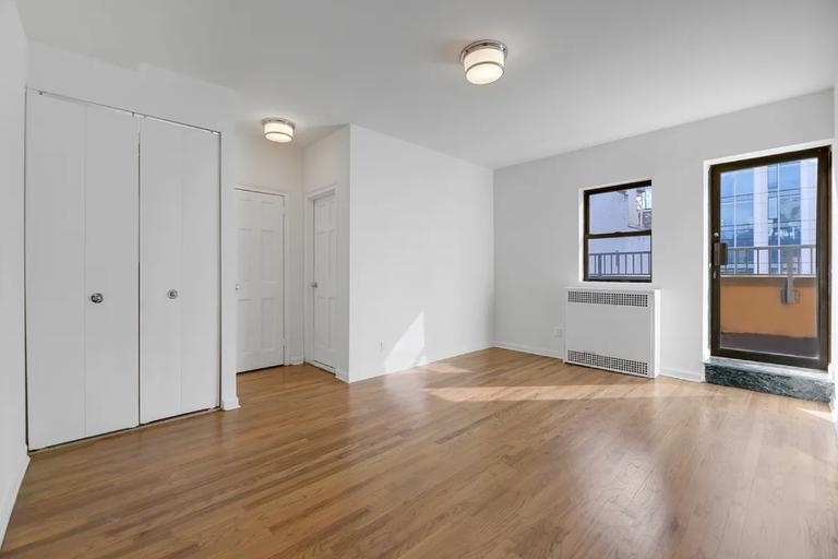 Madison Avenue - Photo 4