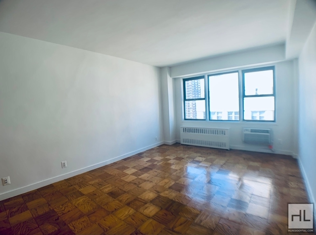 East 36 Street - Photo 2