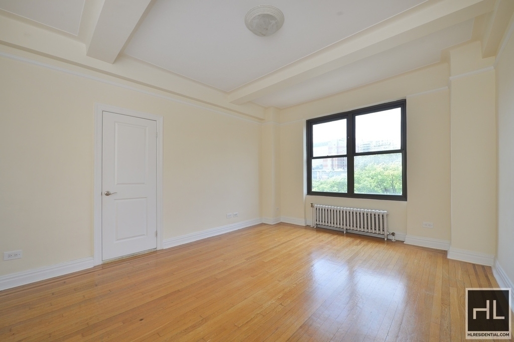 Second Avenue - Photo 1