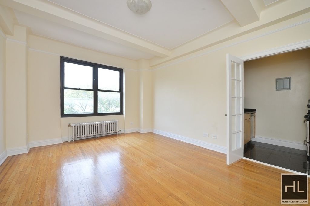 Second Avenue - Photo 2