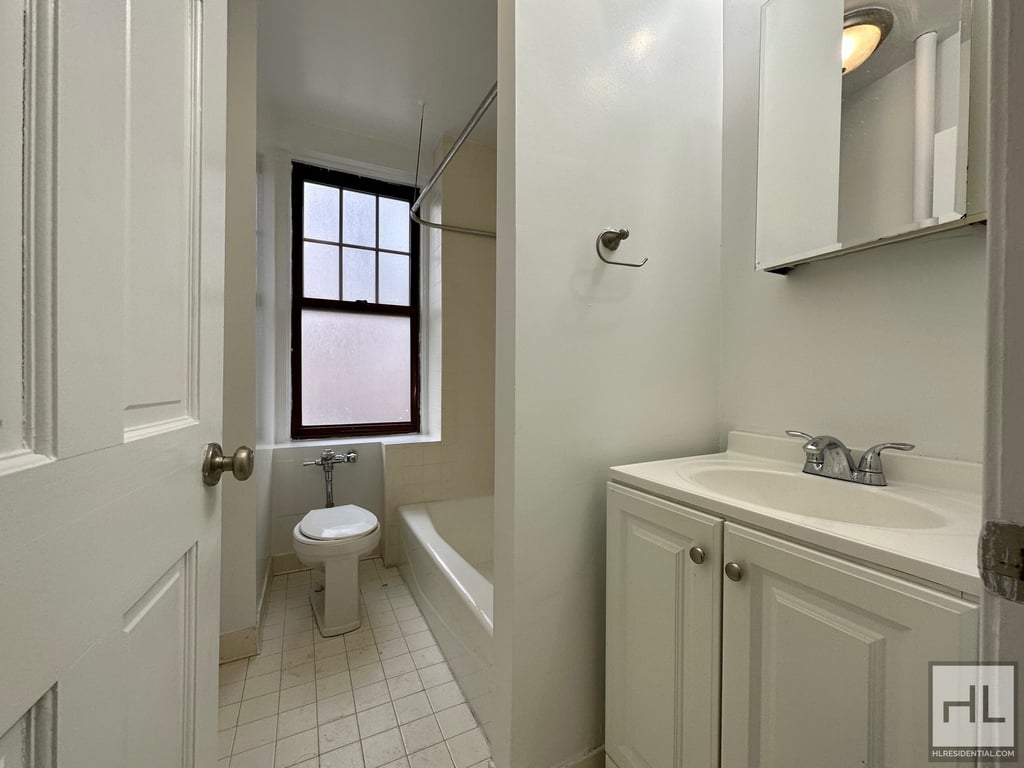 West 11th Street - Photo 5