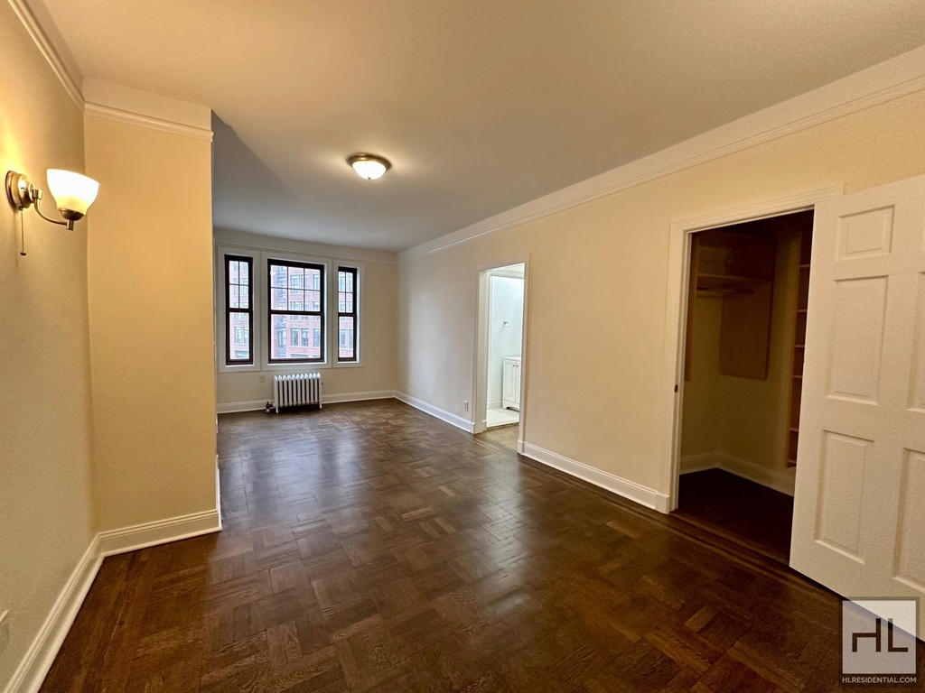 West 11th Street - Photo 1