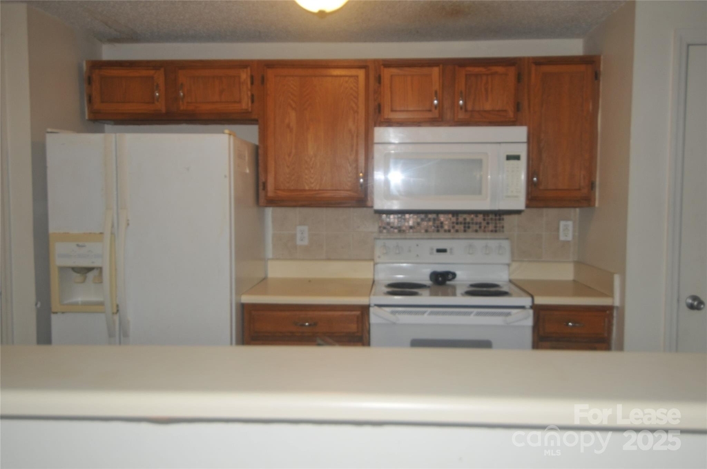 1600 H Arlyn Circle - Photo 3