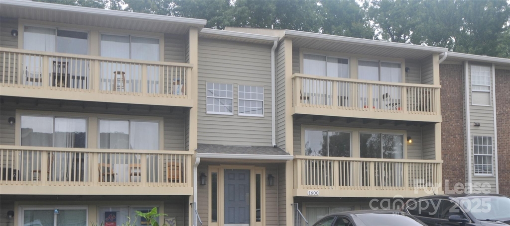 1600 H Arlyn Circle - Photo 0