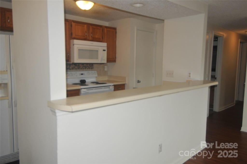 1600 H Arlyn Circle - Photo 4