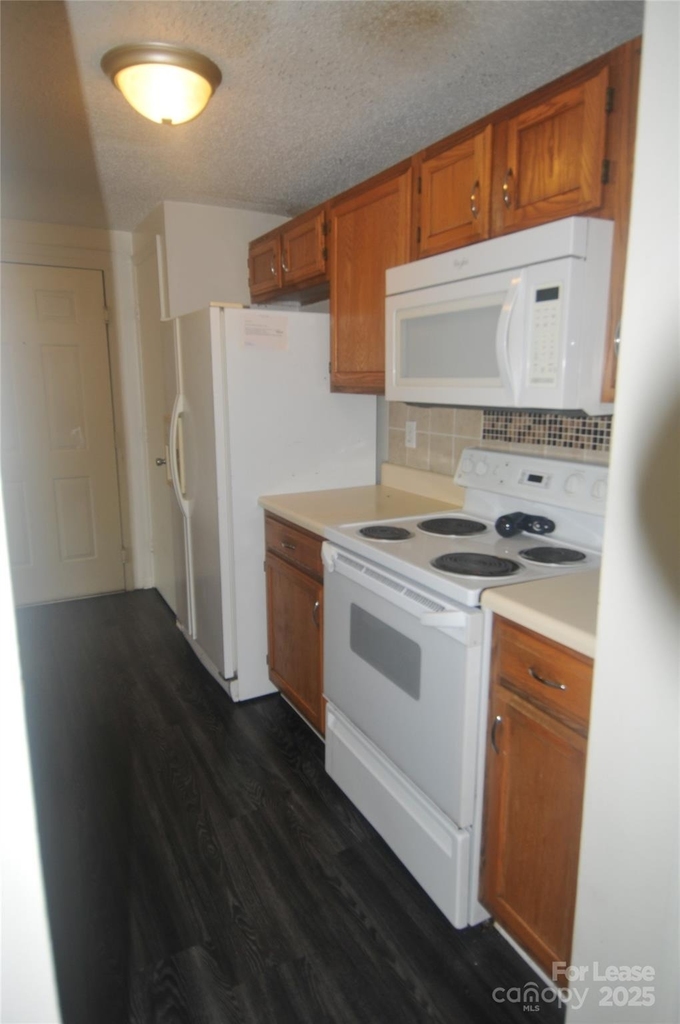 1600 H Arlyn Circle - Photo 2