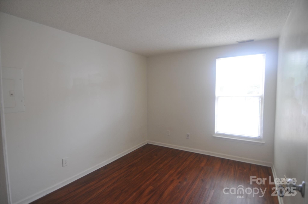 1600 H Arlyn Circle - Photo 5