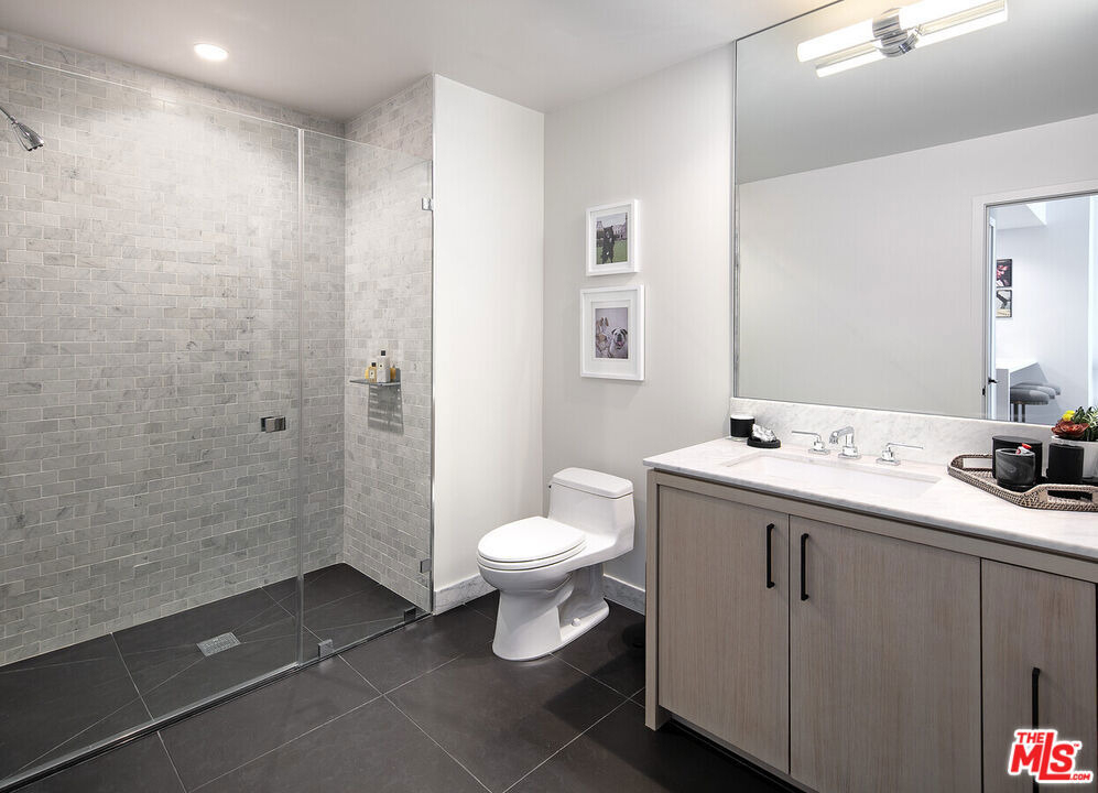 1755 Argyle Avenue - Photo 4