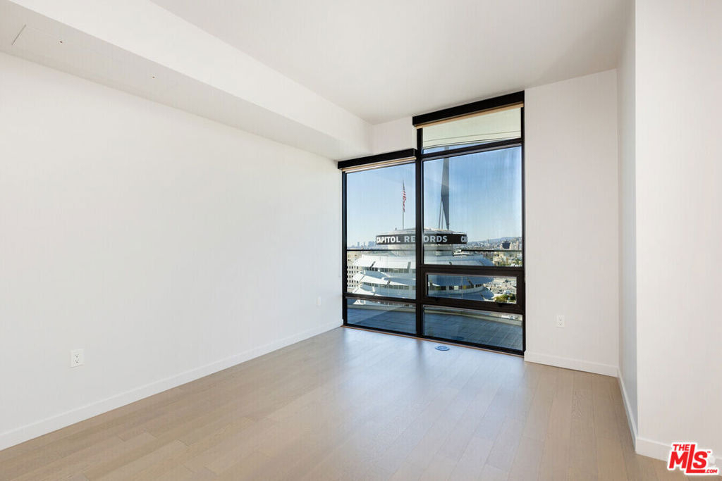 1755 Argyle Avenue - Photo 5