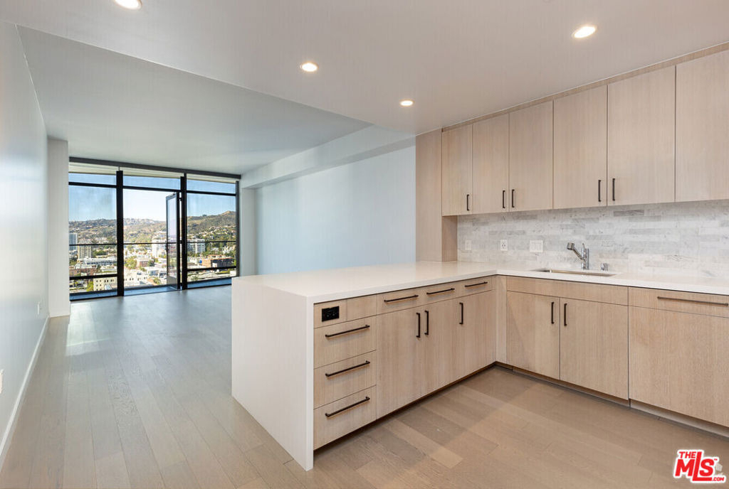 1755 Argyle Avenue - Photo 8
