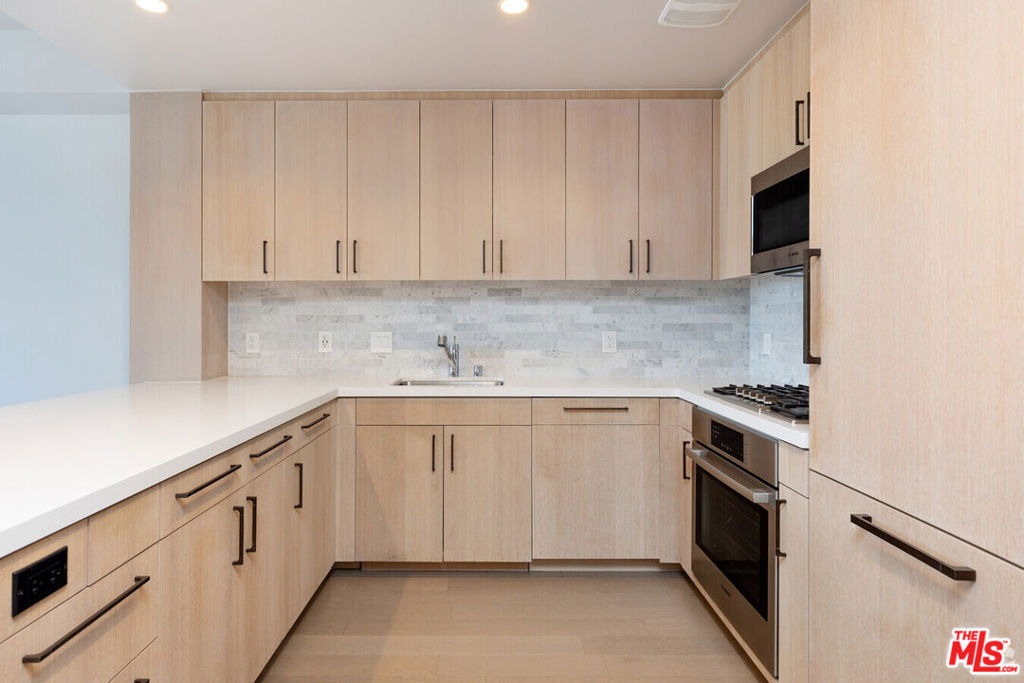 1755 Argyle Avenue - Photo 9
