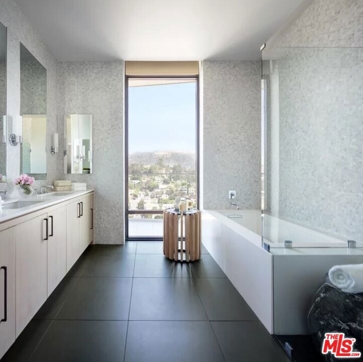 1755 Argyle Avenue - Photo 10
