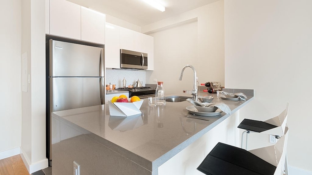 West 57th Street, Unit 427 - Photo 9