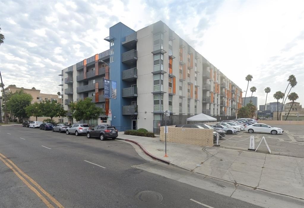 540 S Normandie Ave - Photo 2