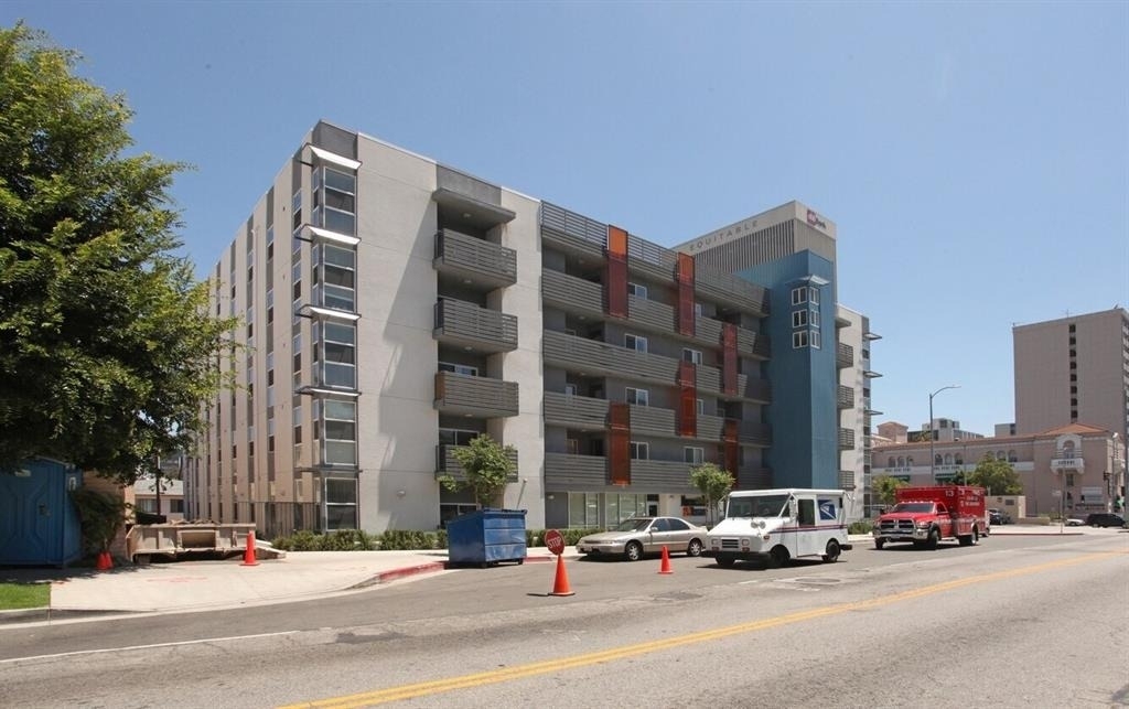 540 S Normandie Ave - Photo 5