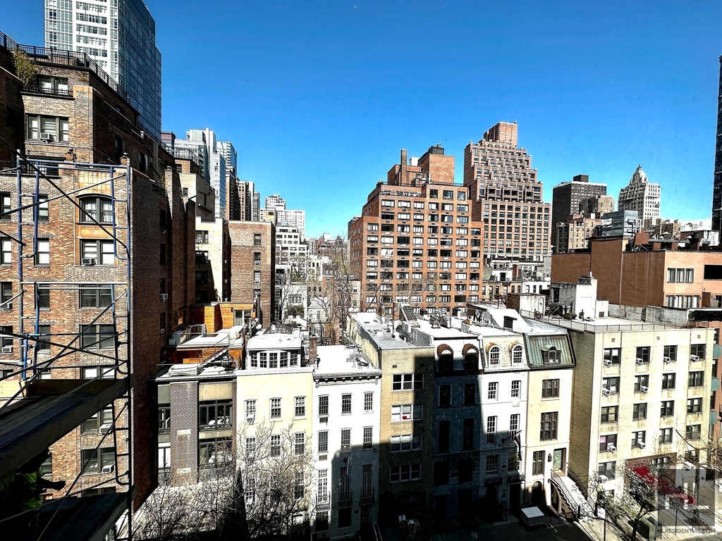 East 49 Street - Photo 4