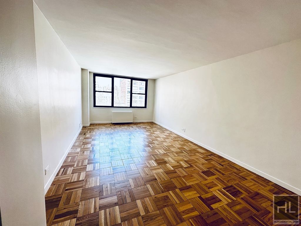 East 49 Street - Photo 0