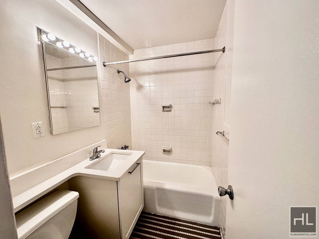 East 49 Street - Photo 3