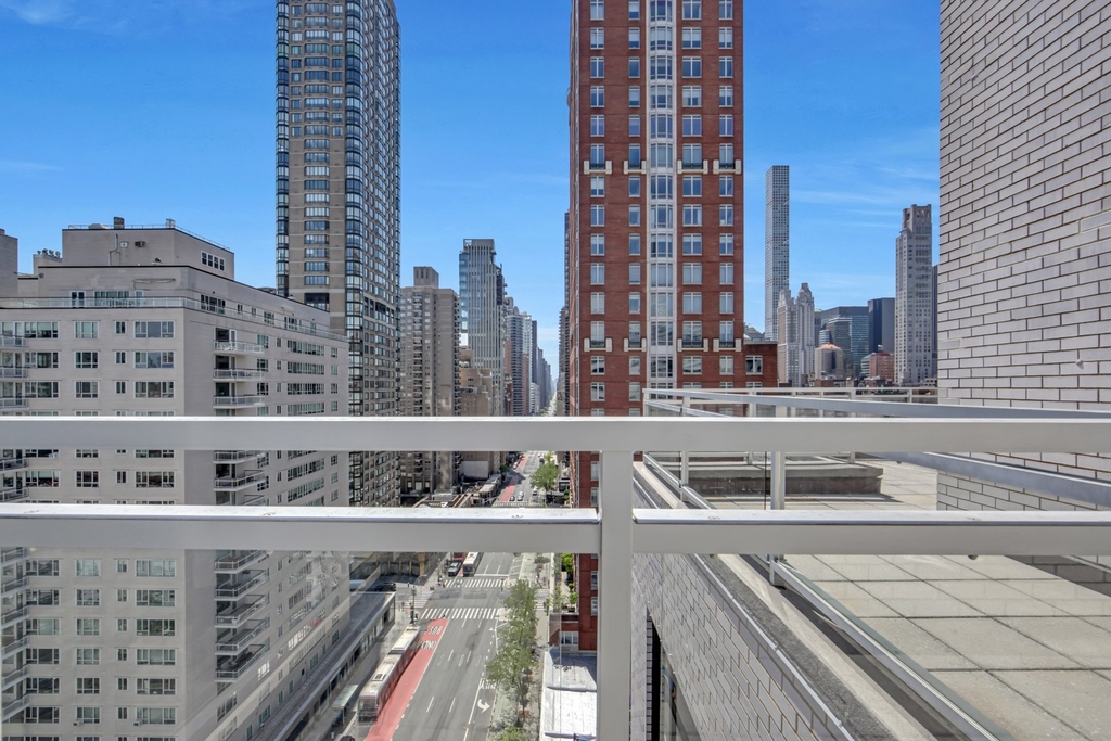 East 66th Street - Photo 9
