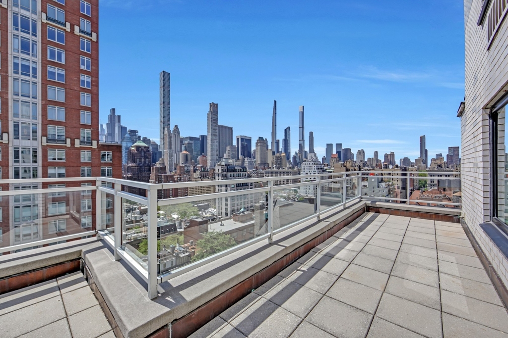East 66th Street - Photo 11