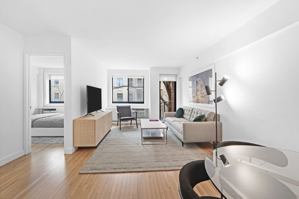 West 15th Street - Photo 3