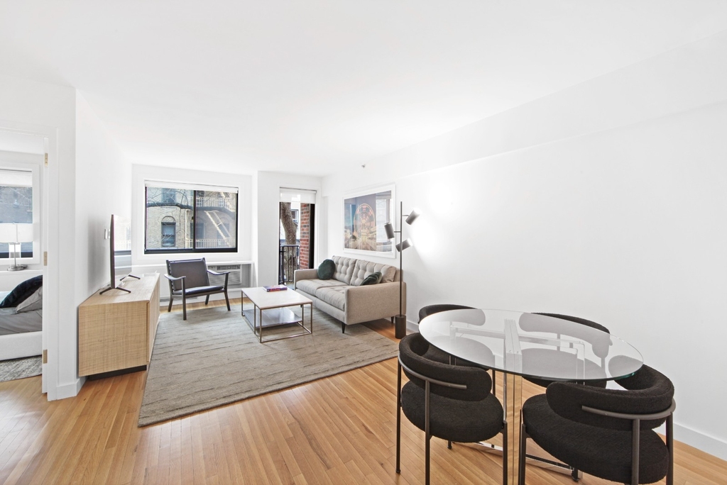 West 15th Street - Photo 2