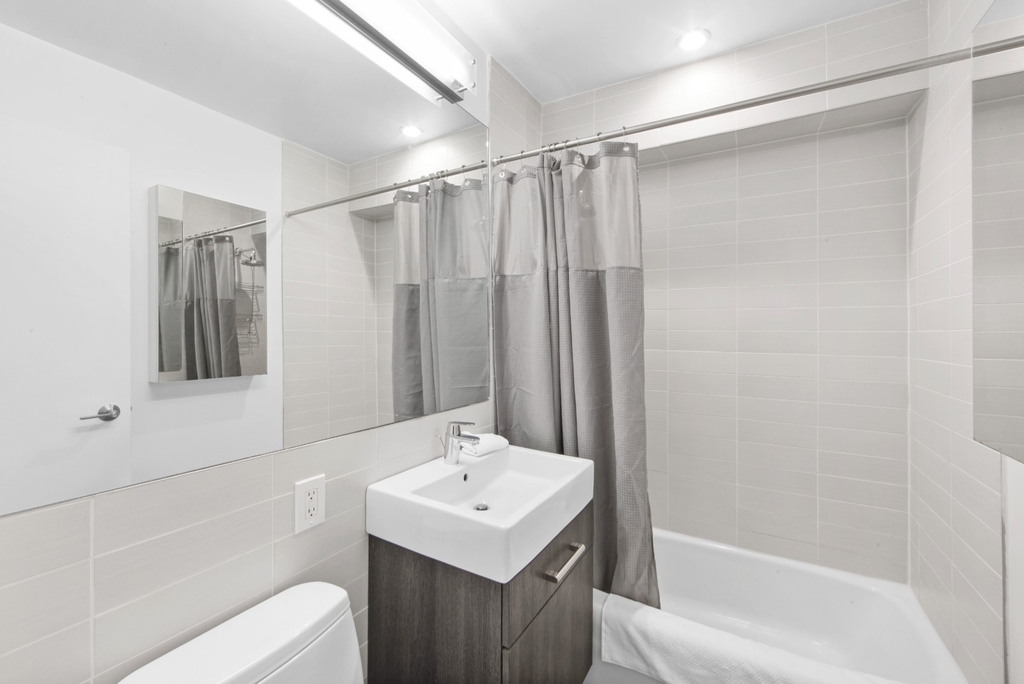 West 15th Street - Photo 7