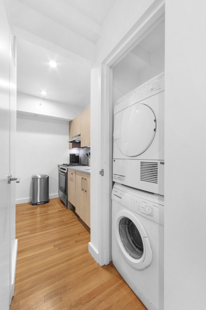 West 15th Street - Photo 8